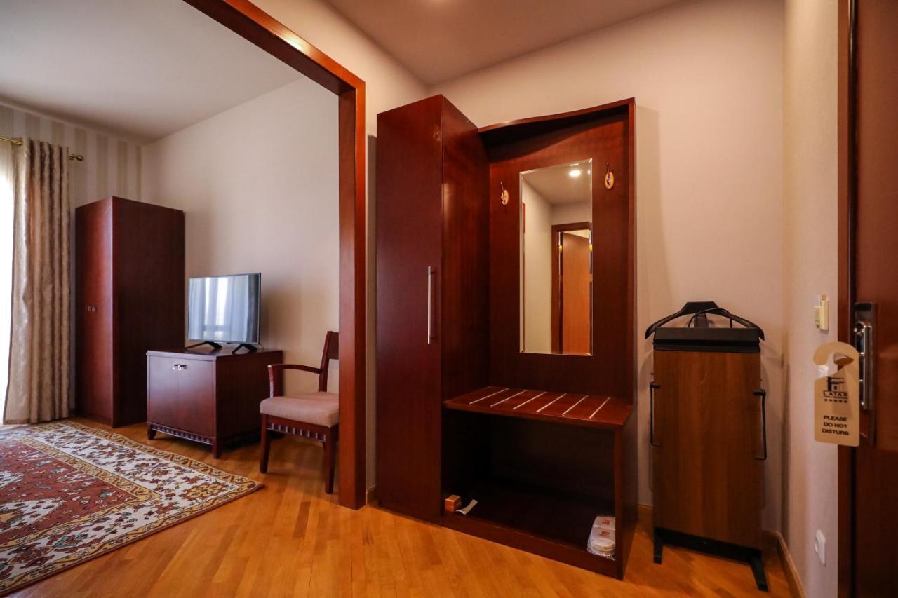 Latar Hotel Erivan Exterior foto
